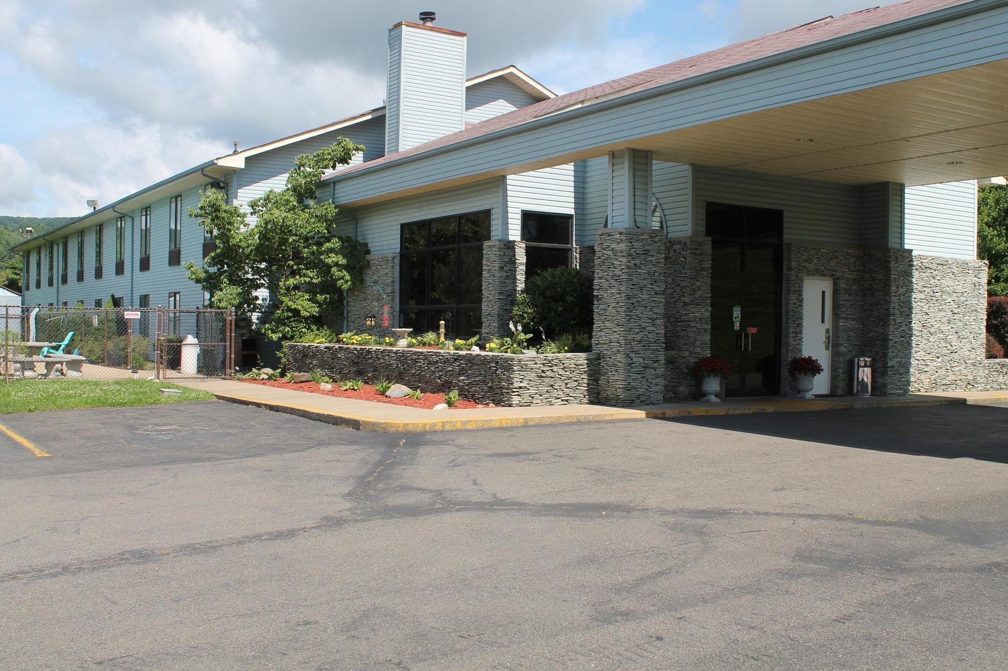 Americourt - Mountain Motel Mountain City